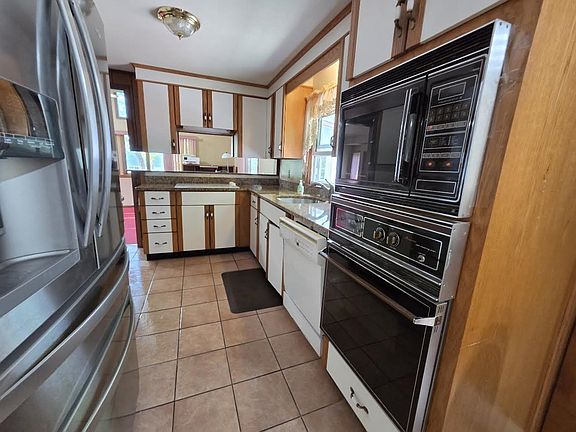 5th image of 15 Budron Avenue