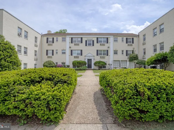 2303 Farrington Ave #2-302, Alexandria, VA 22303