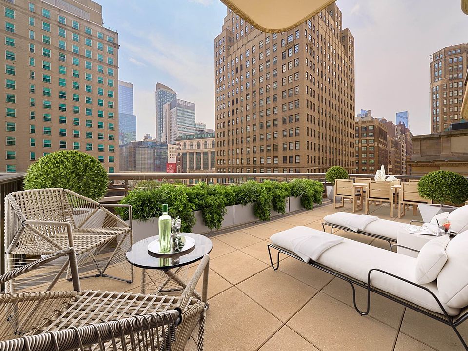 1st image of 70 W 37th St #504