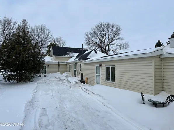 826 Stephen Ave, Grafton, ND 58237