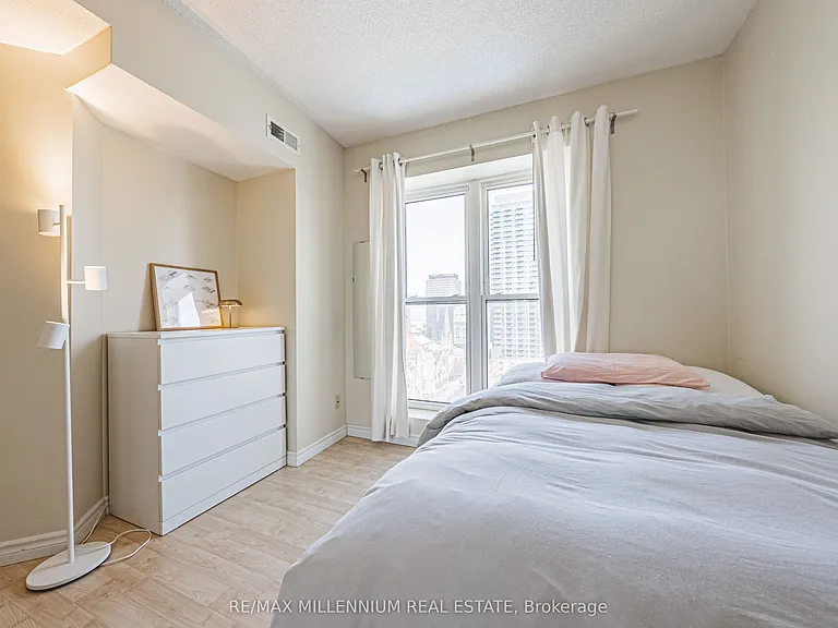 135 James St S #1401 — Photo 17