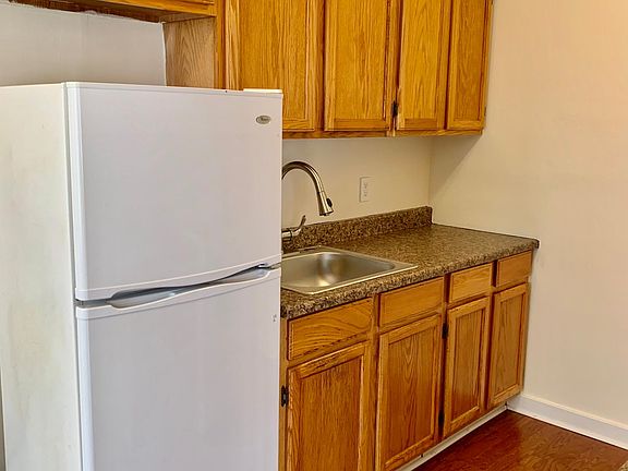 4th image of 2453 Lombard St APT 101