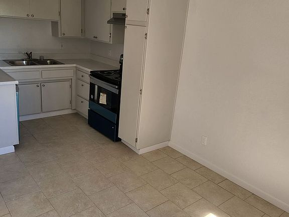 3rd image of 5809 N Reseda Blvd APT 201