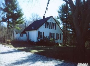 24 Schultz Rd, Manorville, NY 11949