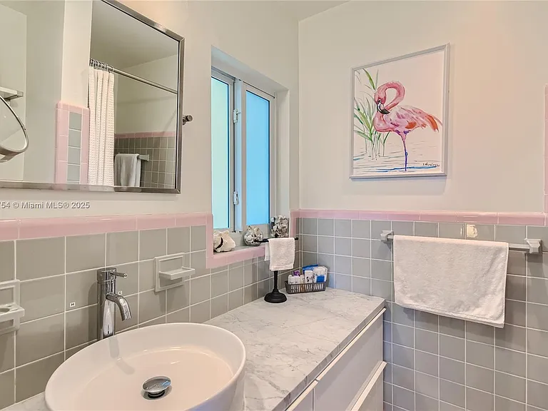 262 Bombay Ave — Photo 23
