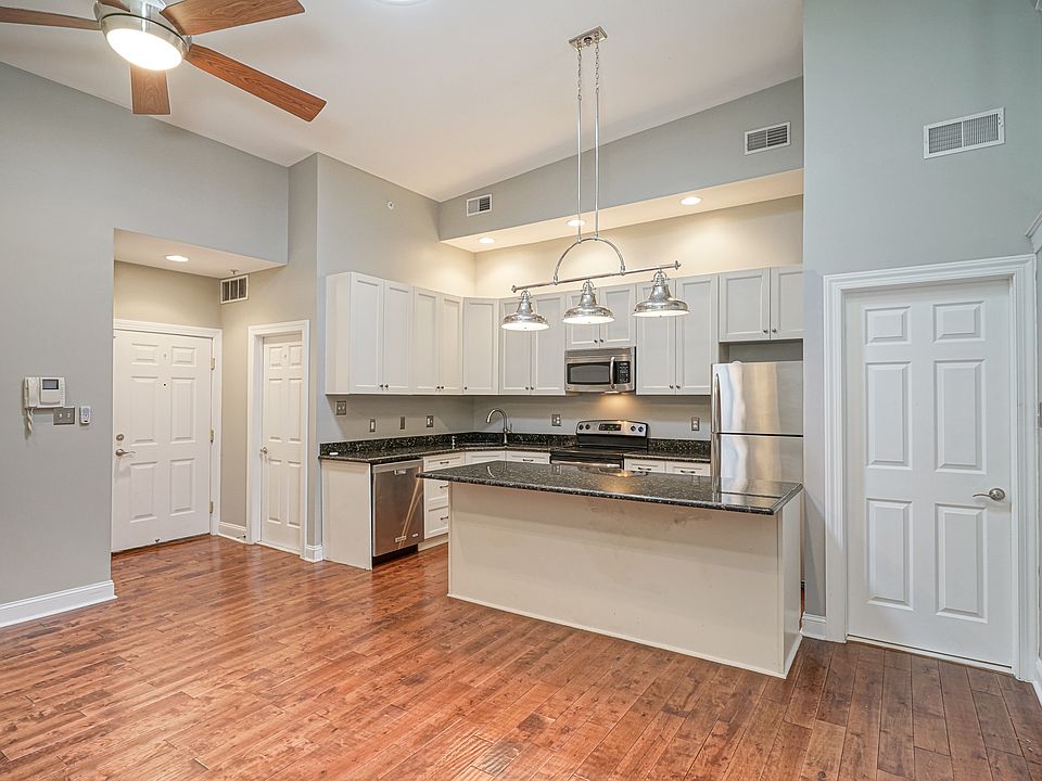 Unit Entrance / Breakfast Bar/ Kitchen