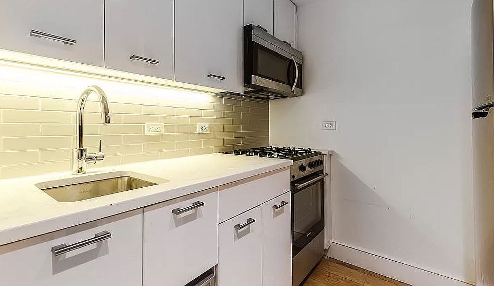 1st image of 230 E 44th St APT 6M