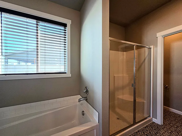 717 J St NE — Photo 27