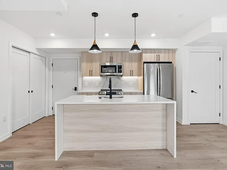 209 New St #5E — Photo 7