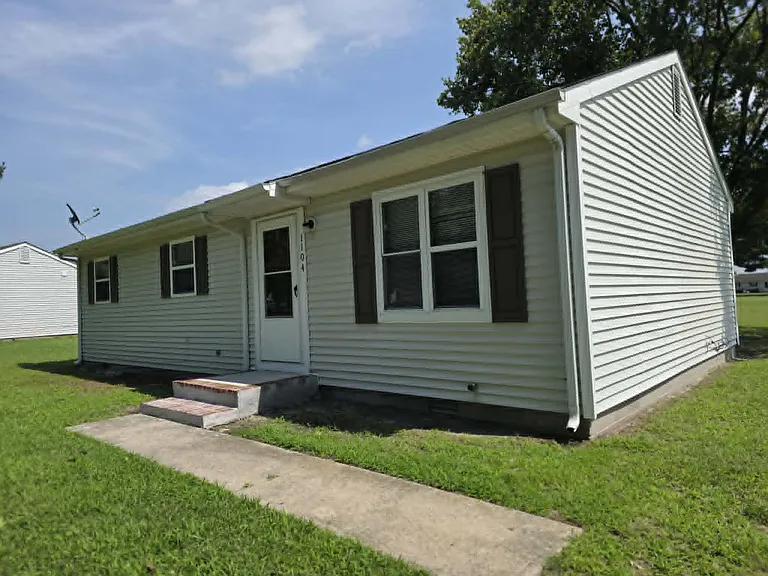 1104 Hillcrest Ave — Photo 3
