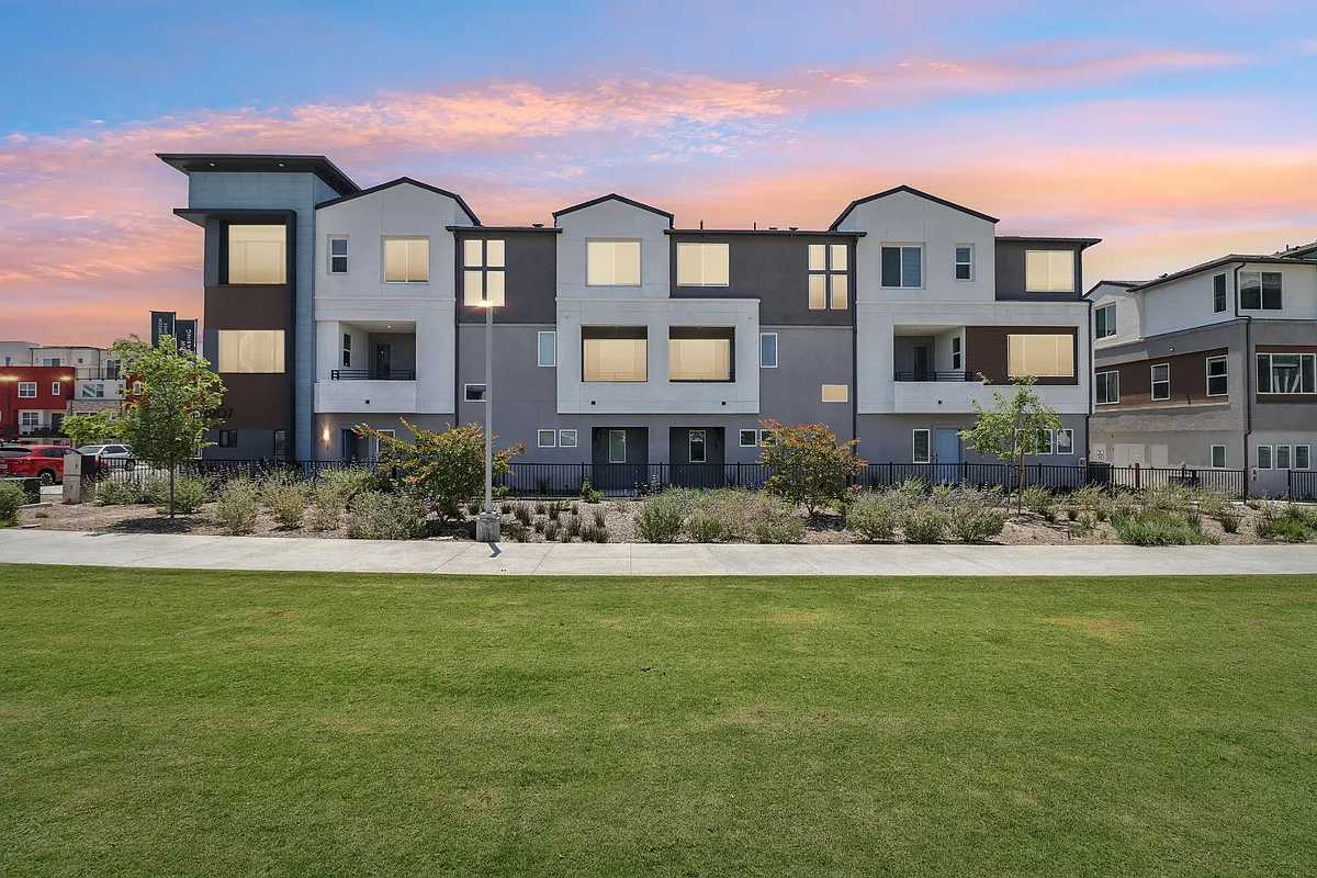 Building Photo - Axis at Millenia Townhomes