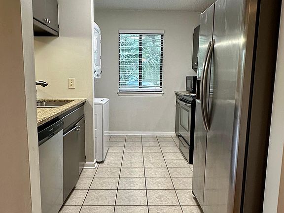 5th image of 690 N 11th Ave Unit A