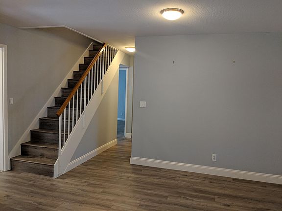 4th image of 102 Birch Wood Ct