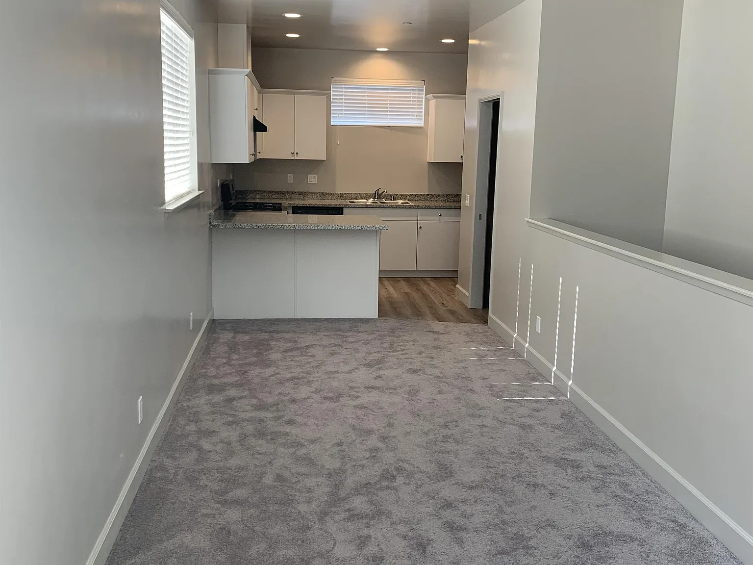 Broad/VL Marketplace-RES - 3220.111 — Photo 3