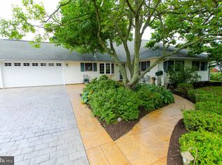 14 Sugarplum Rd, Levittown, PA 19056