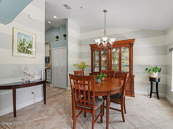 5th image of 2553 Christopher Dr