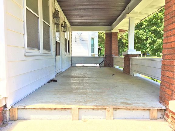 2nd image of 704 N Roosevelt Ave
