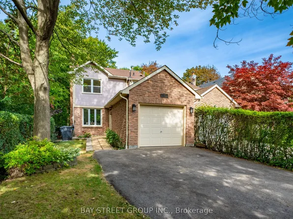 2439 Musket Ct, Mississauga, ON L5L 3B7