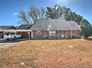 102 Gawf Ln, Muskogee, OK 74403