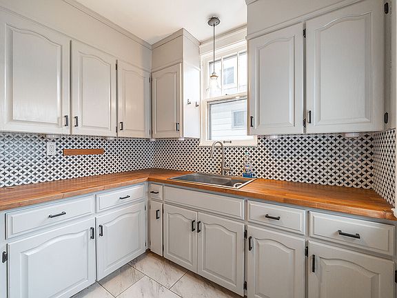 2nd image of 532 Townsend Ave