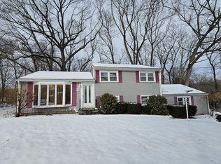 32 Batt Ln, East Haven, CT 06513