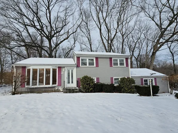 32 Batt Lane, East Haven, CT 06513