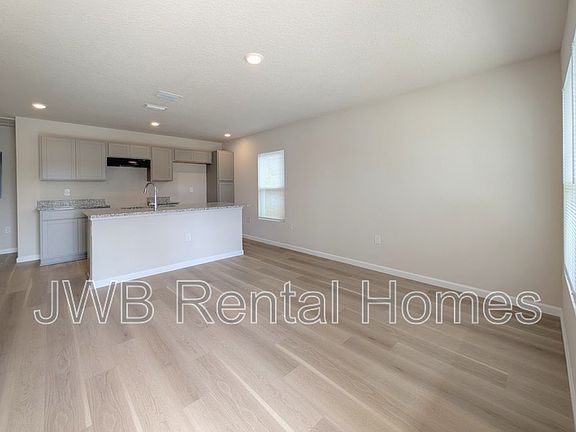 4th image of 1499 Logan St