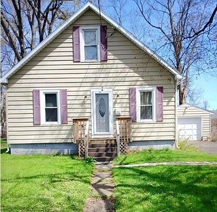 2nd image of 916 Elwood St