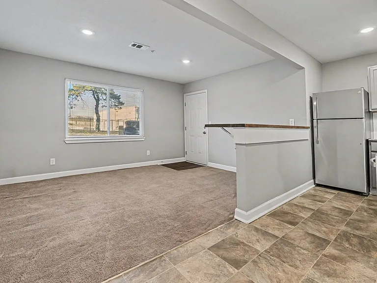 Beverly Place Apartments — Photo 7