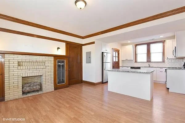2 bed, $1,900 — Photo 2