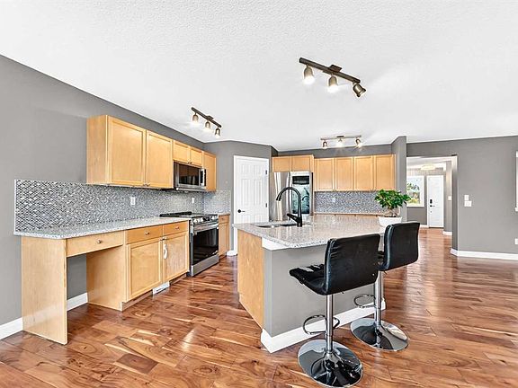 4th image of 327 SW Panatella Ct NW