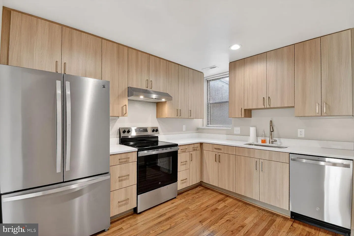 4 bed, 3.0 bath, 3111 sqft, $6,900 — Photo 4
