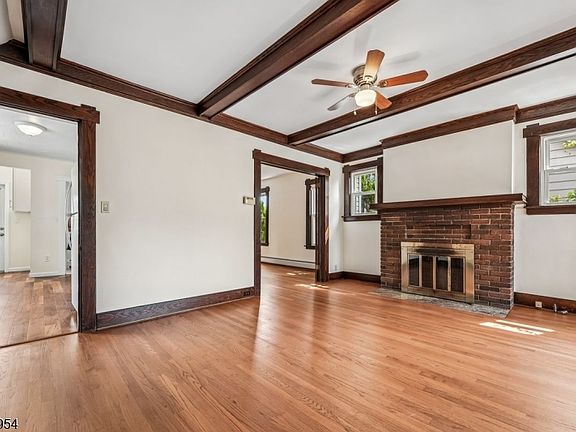 3rd image of 21 Broughton Ave Floor 1