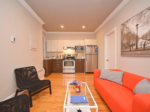 4th image of 393 Nelson St