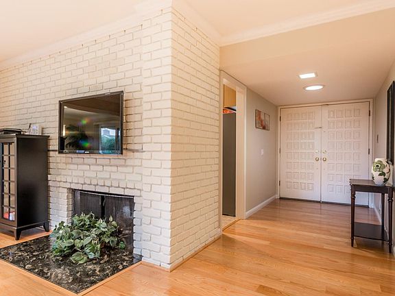 4th image of 2315 Glenkirk Dr