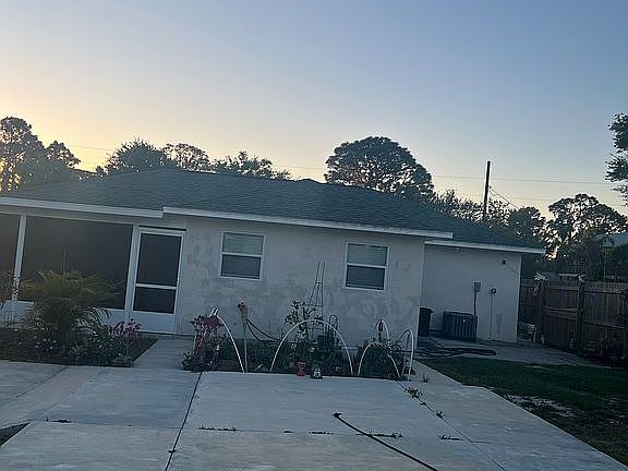 4th image of 558 Lear Ave