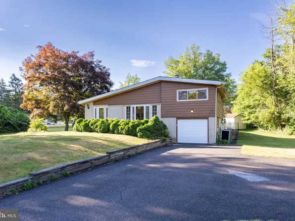 1536 Clearview Ave, Blue Bell, PA 19422