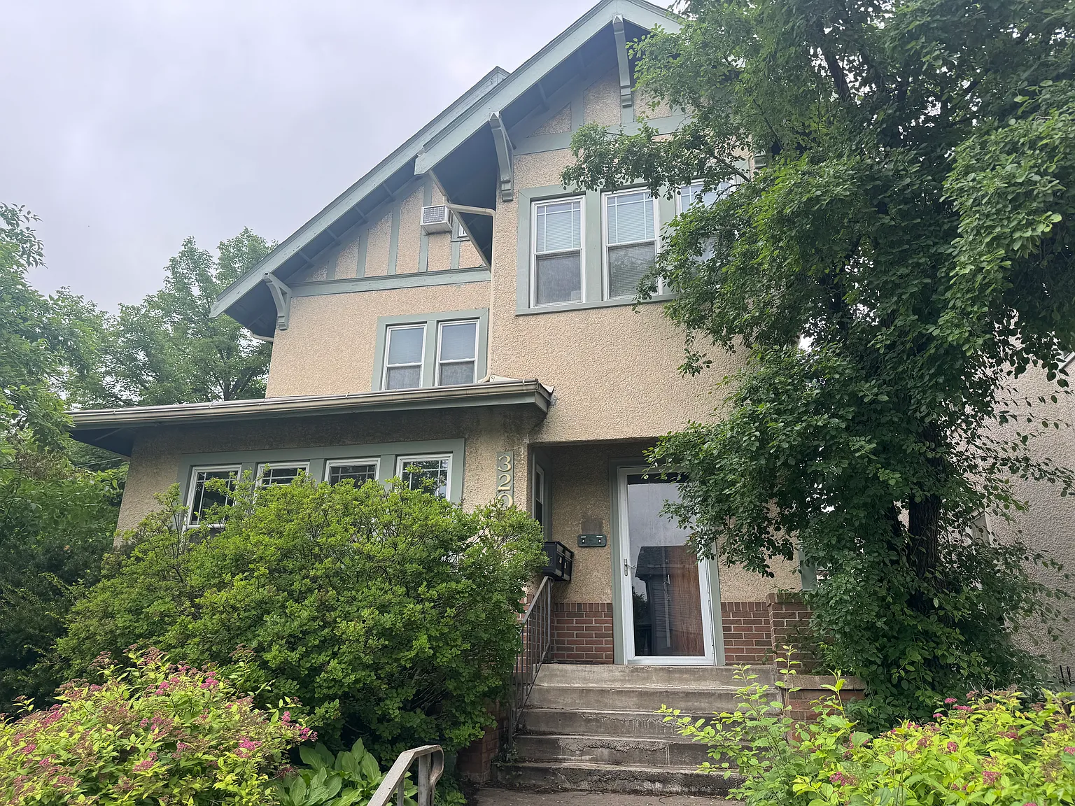 7 bed, 3257 sqft, $1,250 — Photo 1