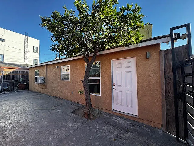 4836 1/2 Pickford St — Photo 4