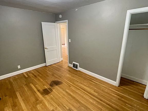 4th image of 718 E Skyline Pkwy