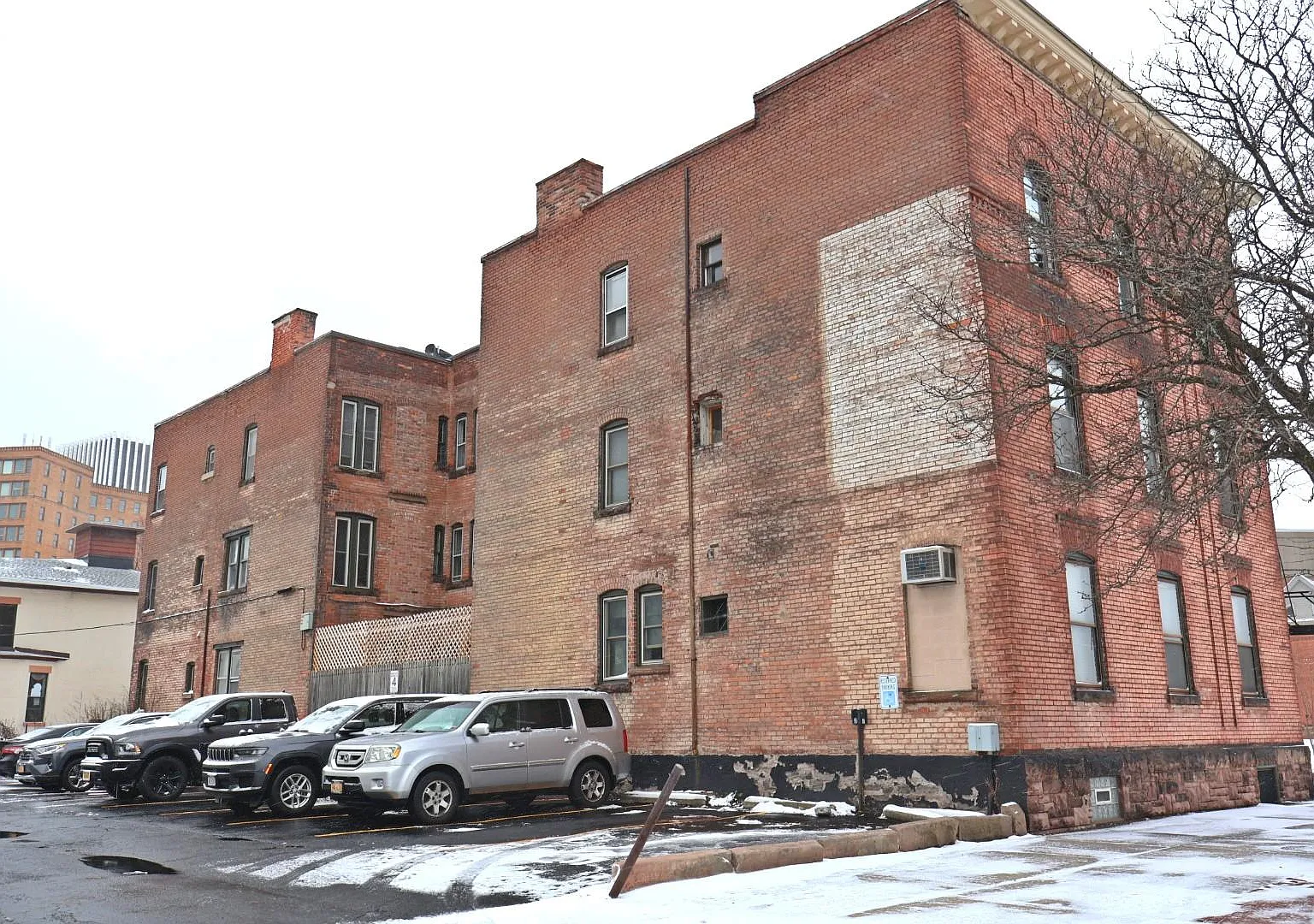 2 bed, 650 sqft, $1,300 — Photo 2