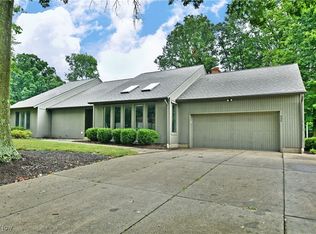404 Cherry Hill Ln, Cortland, OH