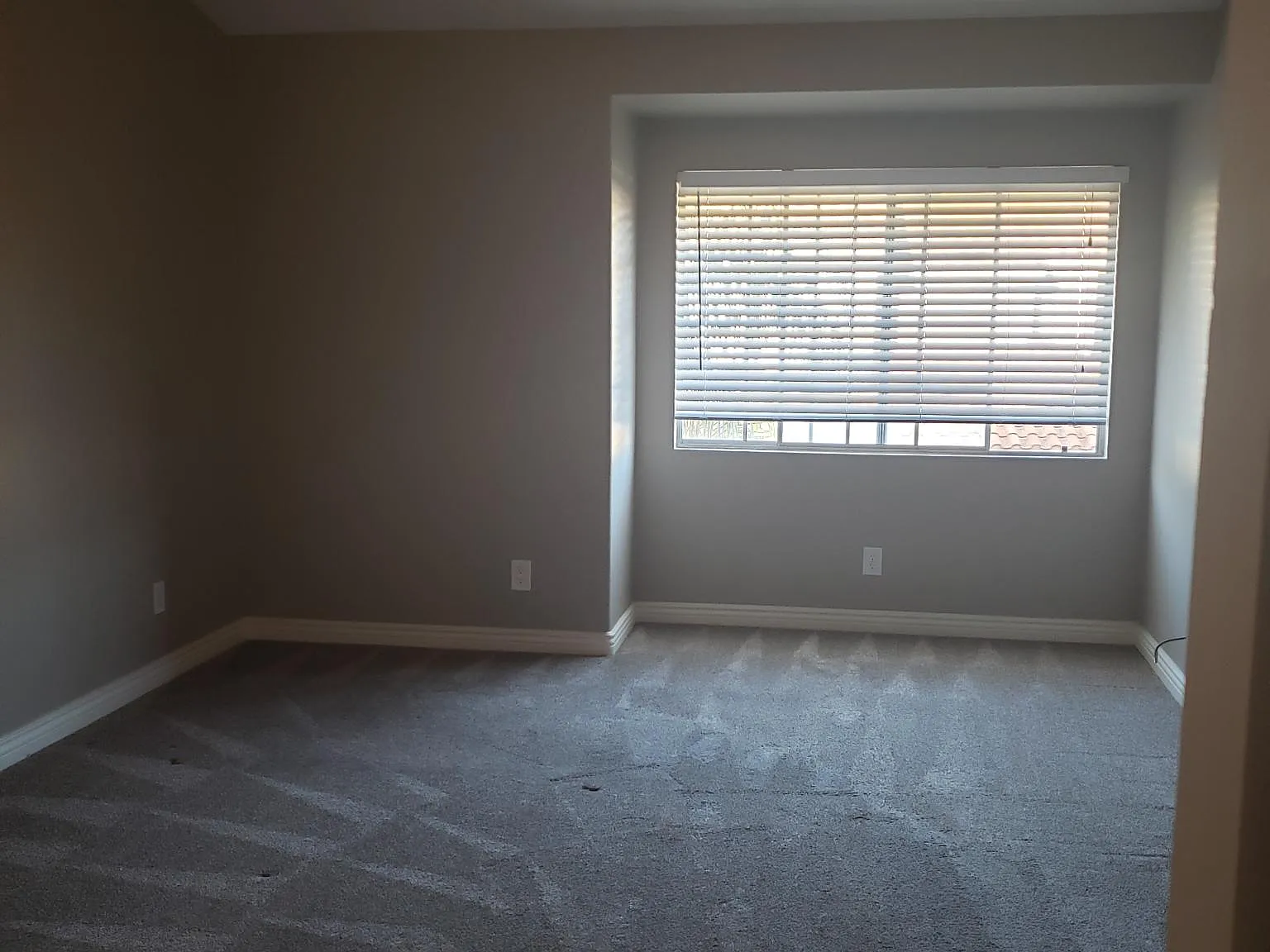 2 bed, 2.5 bath, 1049 sqft, $3,500 — Photo 3
