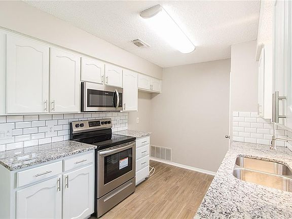 3rd image of 257 Country Meadow Dr