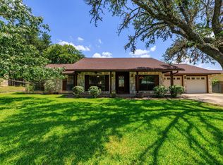 415 Meadow Ridge Dr, Kerrville, TX 78028
