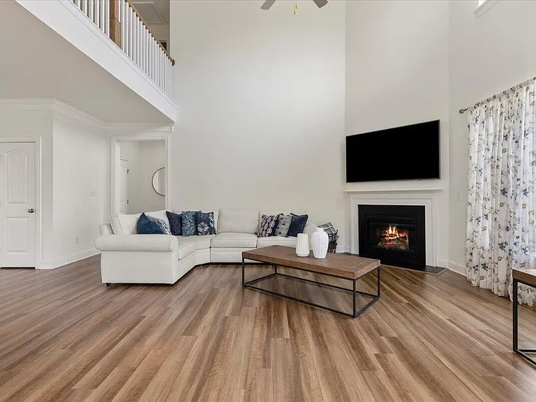 155 Bourne Dr — Photo 13
