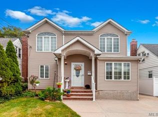275 Cleveland St, Franklin Square, NY 11010