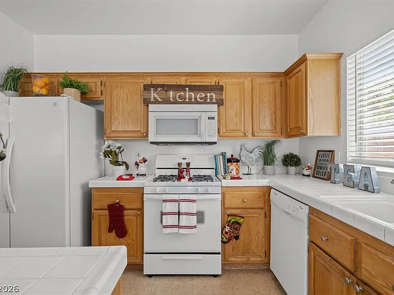 3213 Carbondale St — Photo 12