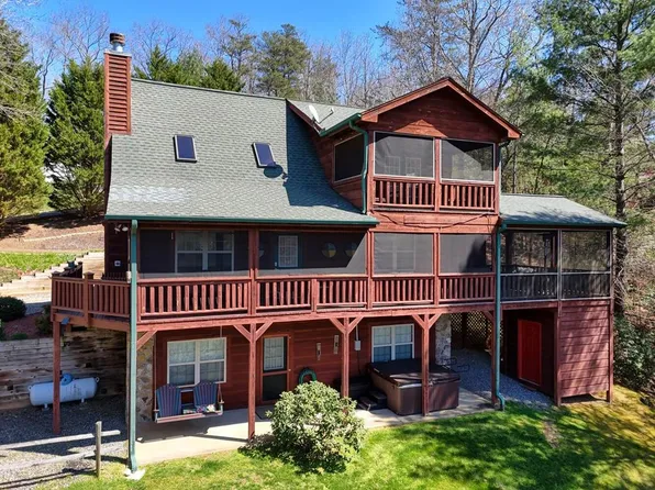 6128 Ruth Dr, Young Harris, GA 30582