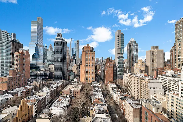 Sold by Level Group | media 12
